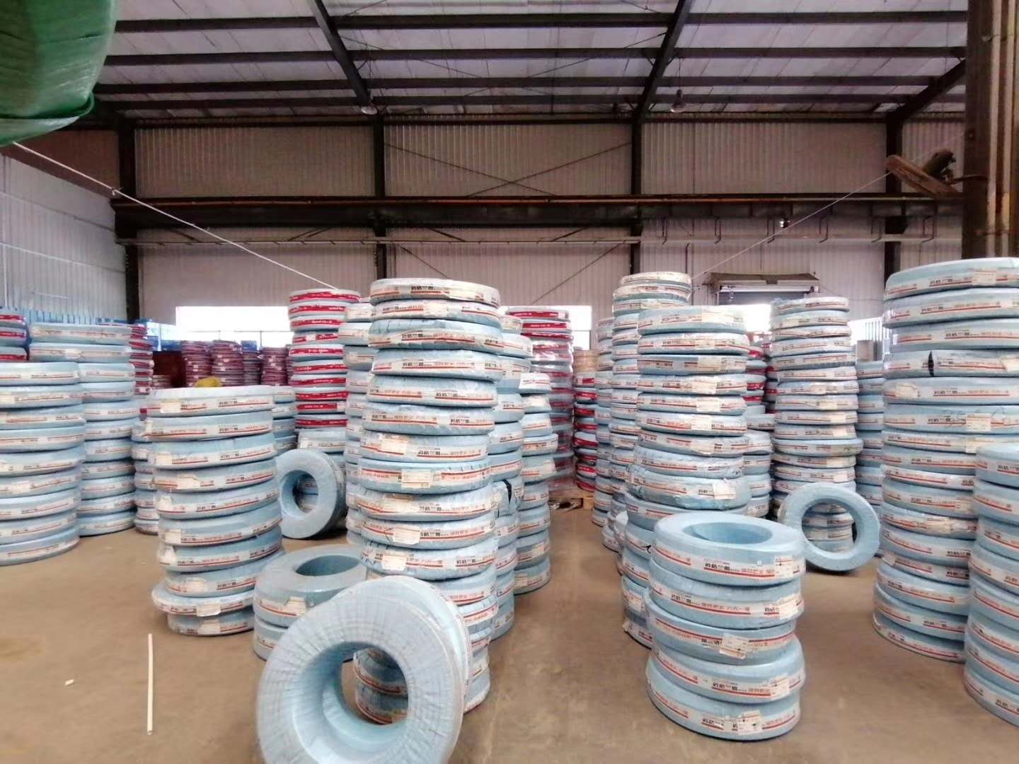 江西客戶訂購一批膠管備貨.jpg
